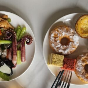 Breakfast buffet at the China Eastern transit hotel in Shanghai: vegetables, doughnuts and egg tarts