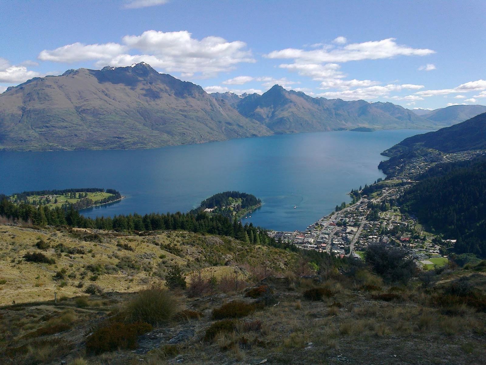 Výhled na Queenstown a jezero Wakatipu